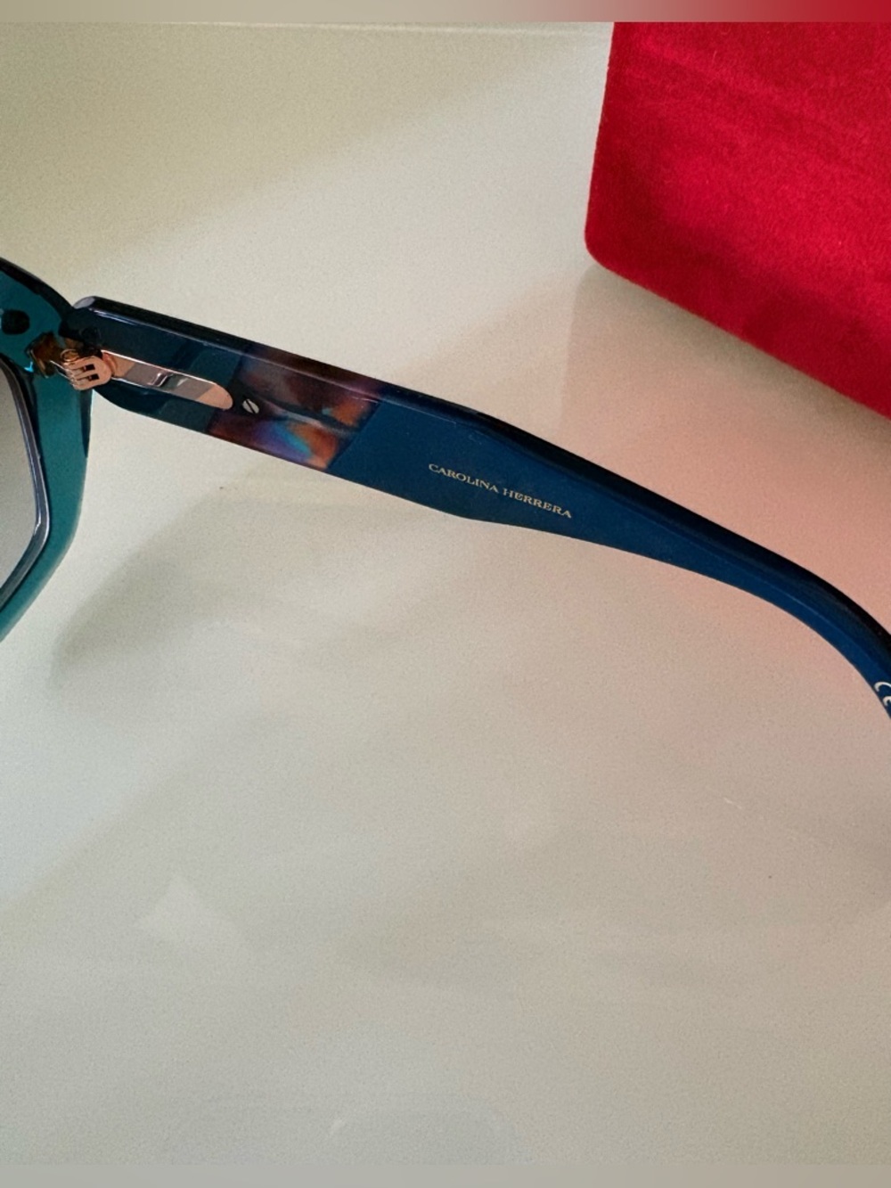 Carolina Herrera Oversized Sunglasses with Original Case - Picture 13 of 15